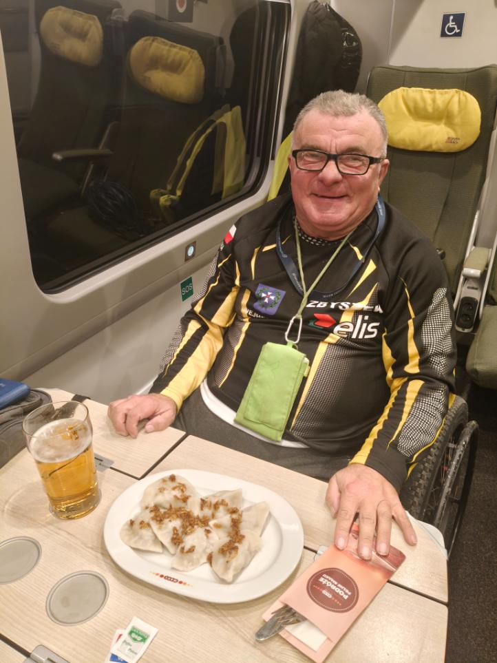 Zdjęcie do wpisu: Podróż pociągiem Pedolino z Warszawy i Otwocka na Pomorze – do Pucka i Gdyni. Za udany dzień: obiad, kolacja oraz piwko, jak zawsze.  Wysłano z aplikacji Onet Poczta dla Android